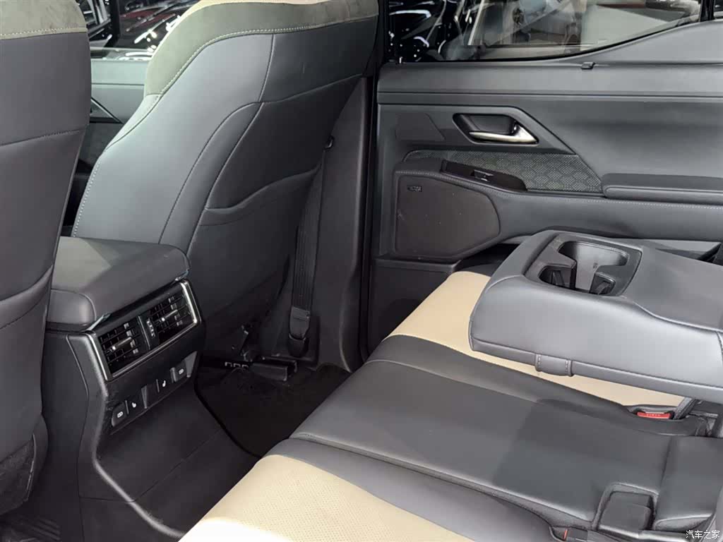 Lexus GX, 2025 13