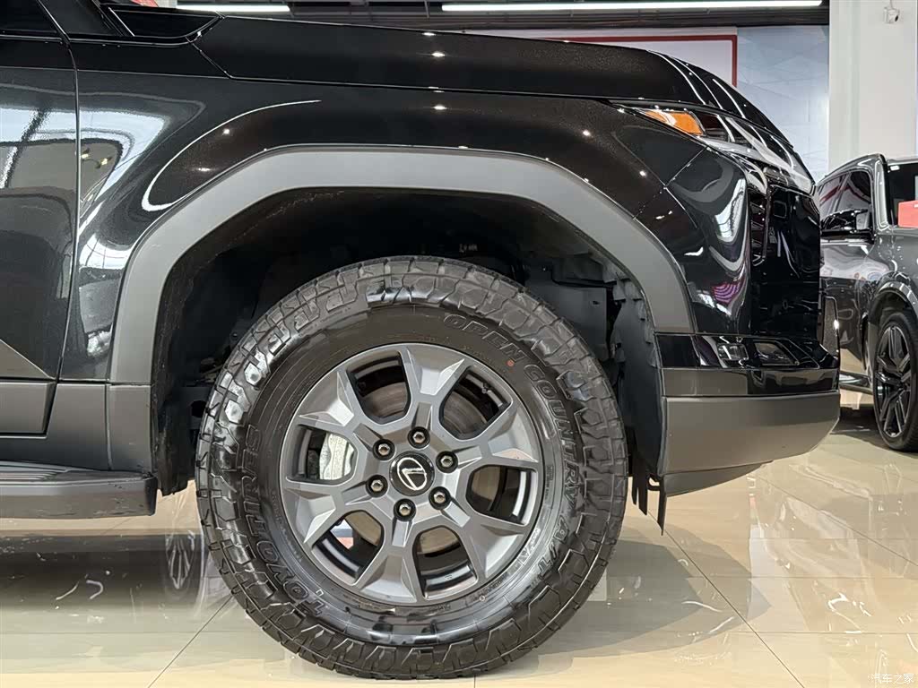 Lexus GX, 2025 4