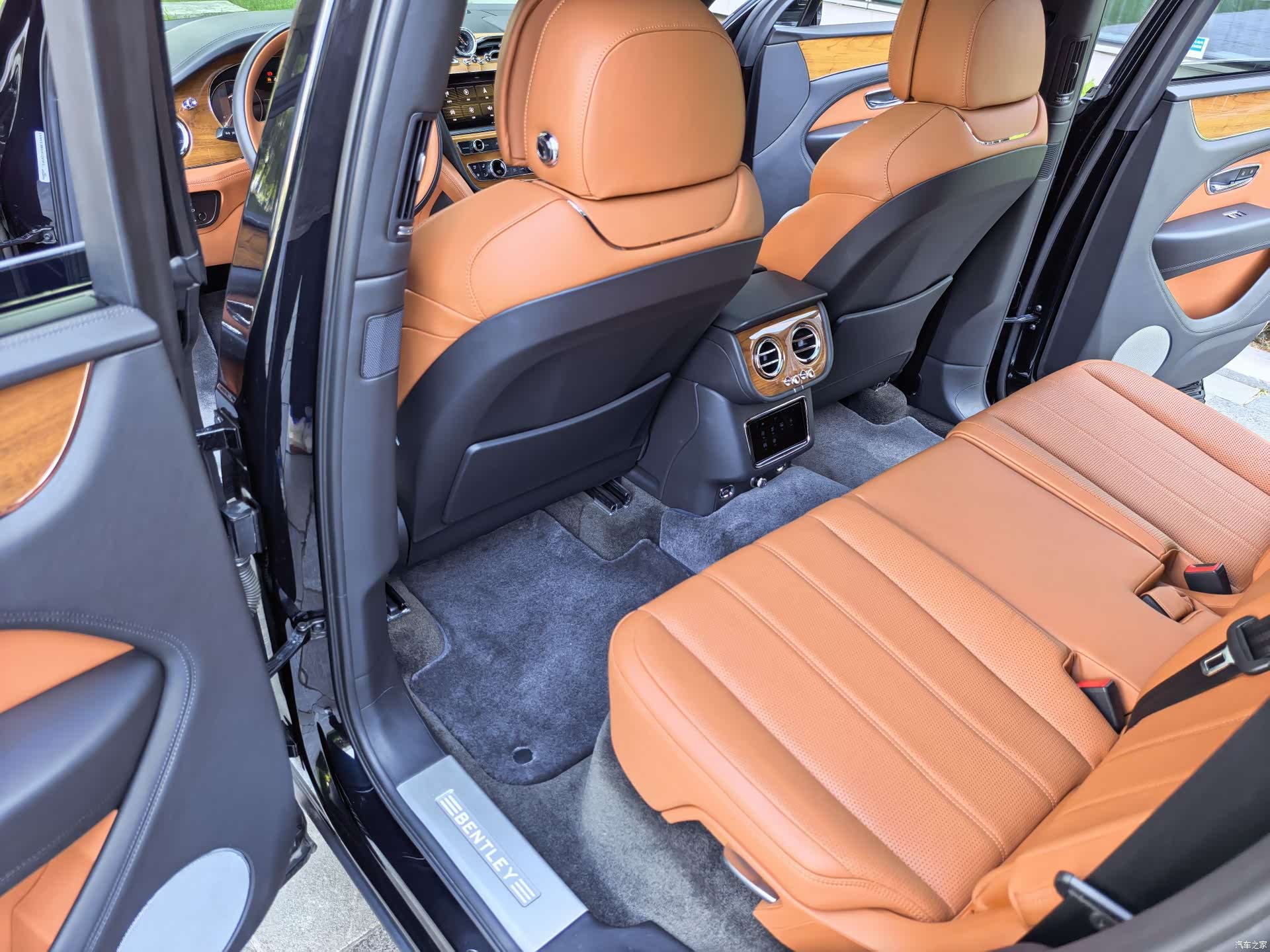 Bentley Bentayga, 2021 31