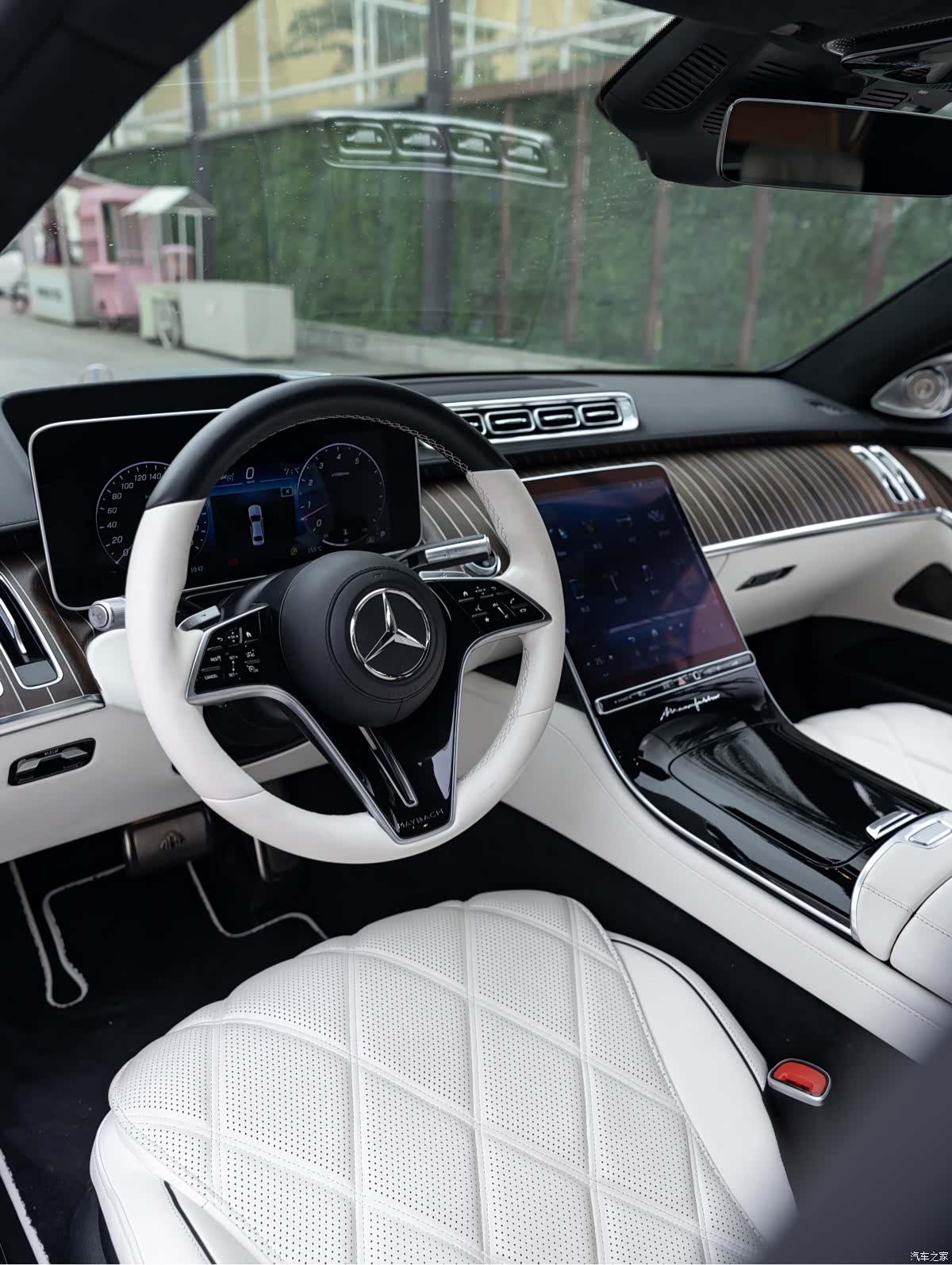 Maybach S-Class, 2023 10