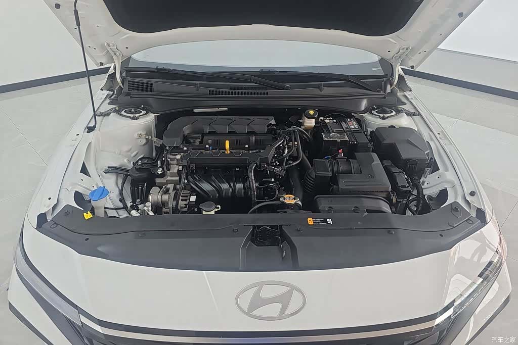 Hyundai Elantra, 2025 10