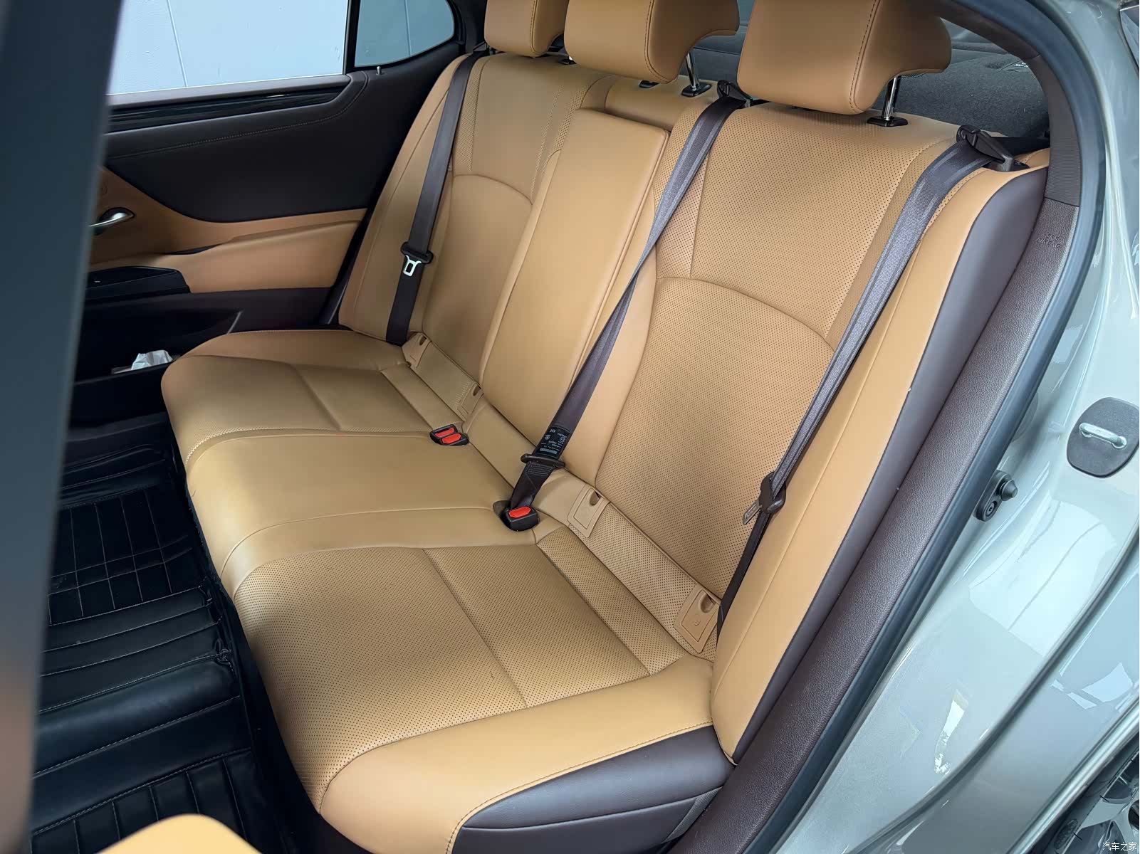 Lexus ES, 2021 9
