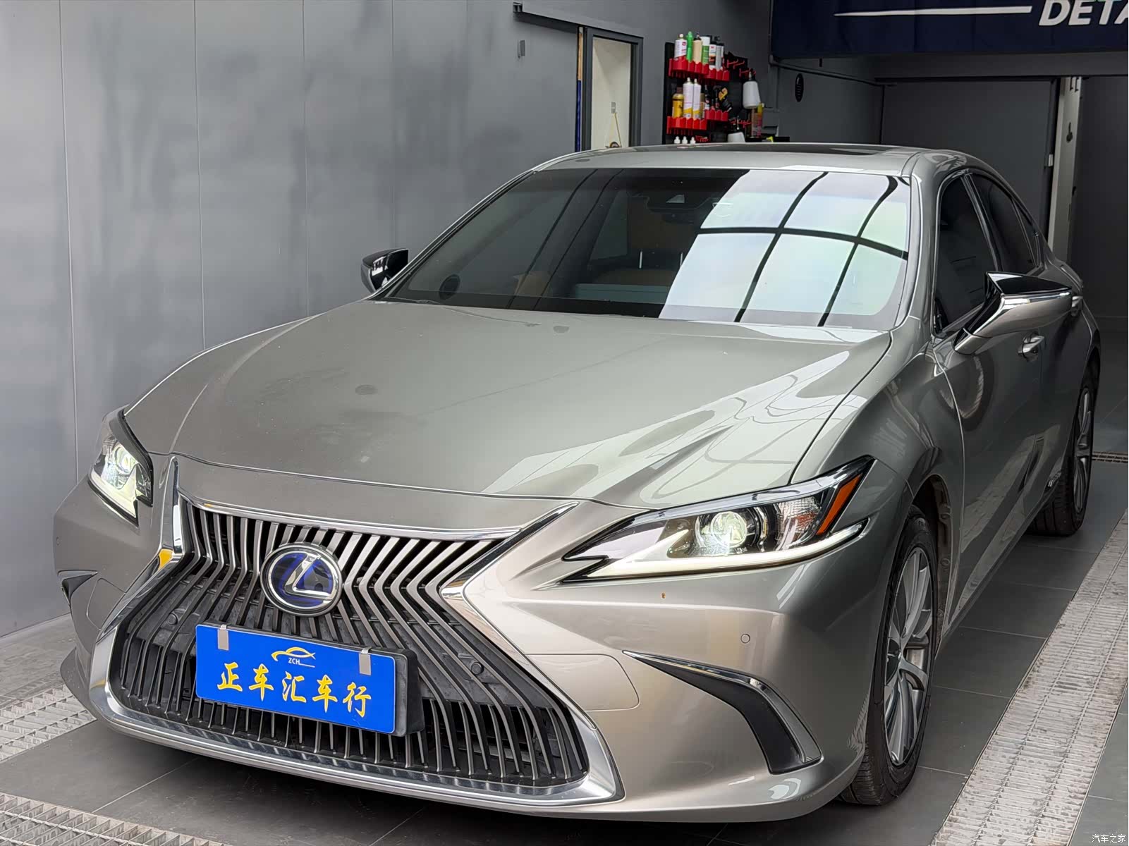 Lexus ES, 2021 1