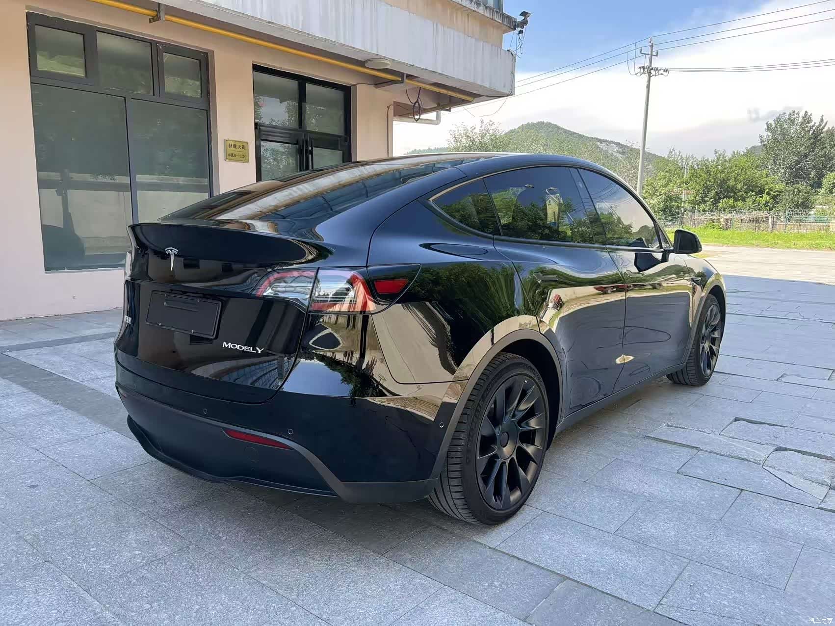 Tesla Model Y, 2022 3