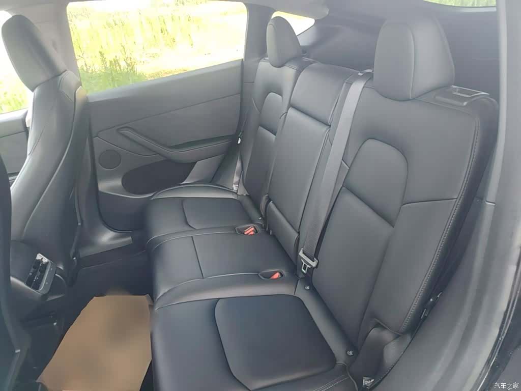 Tesla Model Y, 2023 17