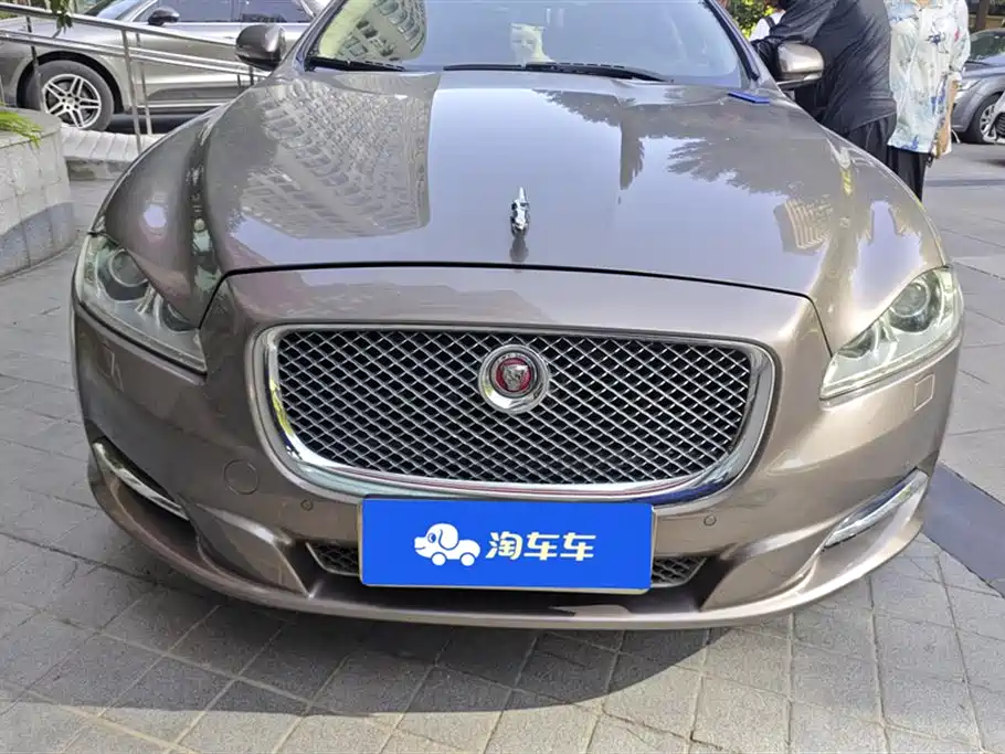 Jaguar XJ