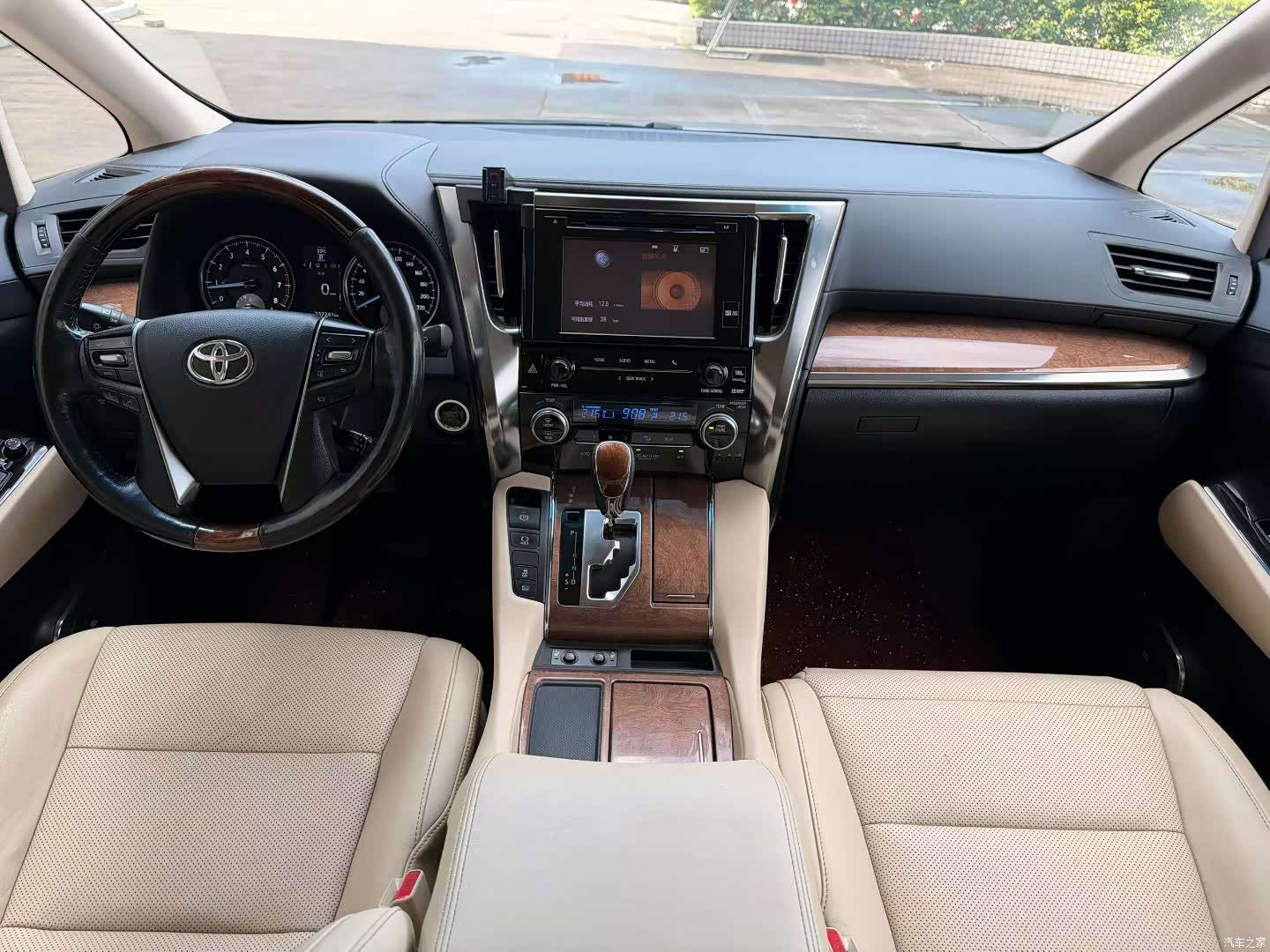 Toyota Alphard, 2017 8