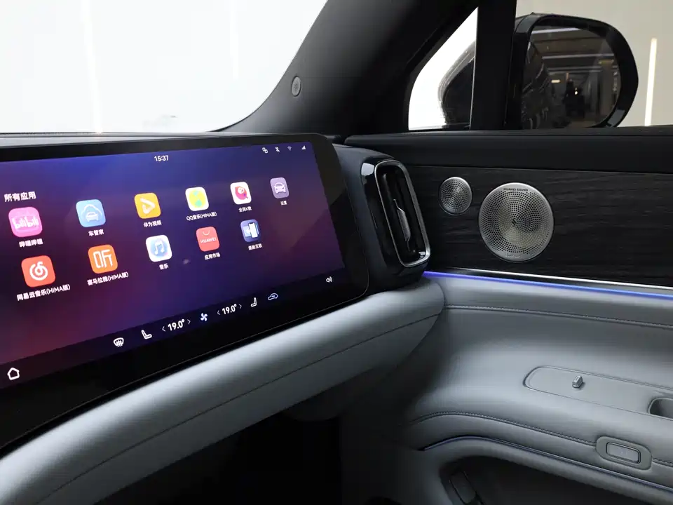 AITO Ask the world M9