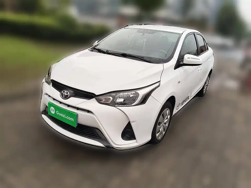 Toyota YARiS L to enjoy