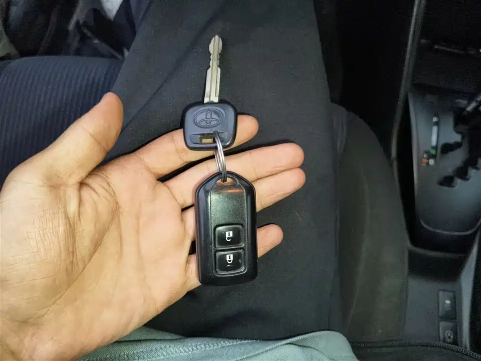 Toyota YARiS L to enjoy