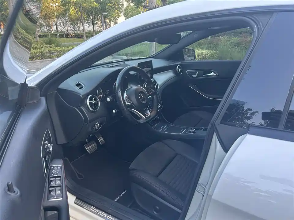 Mercedes-Benz CLA Mercedes-Benz CLA
