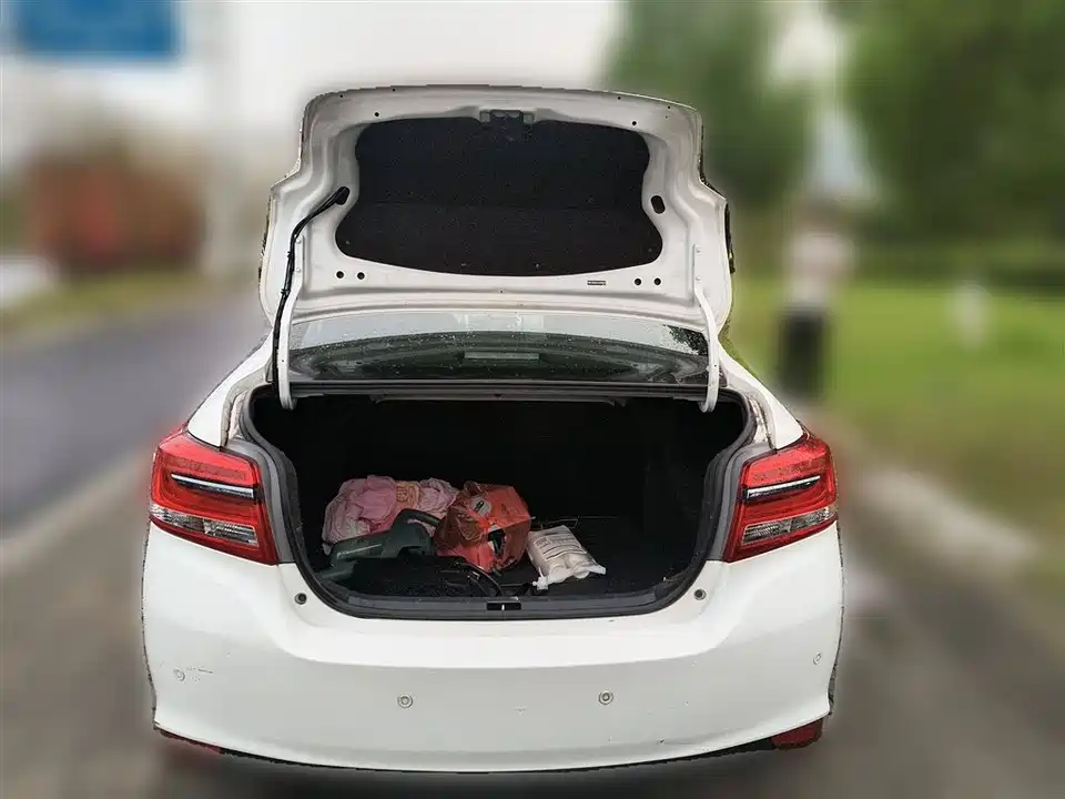 Toyota YARiS L to enjoy