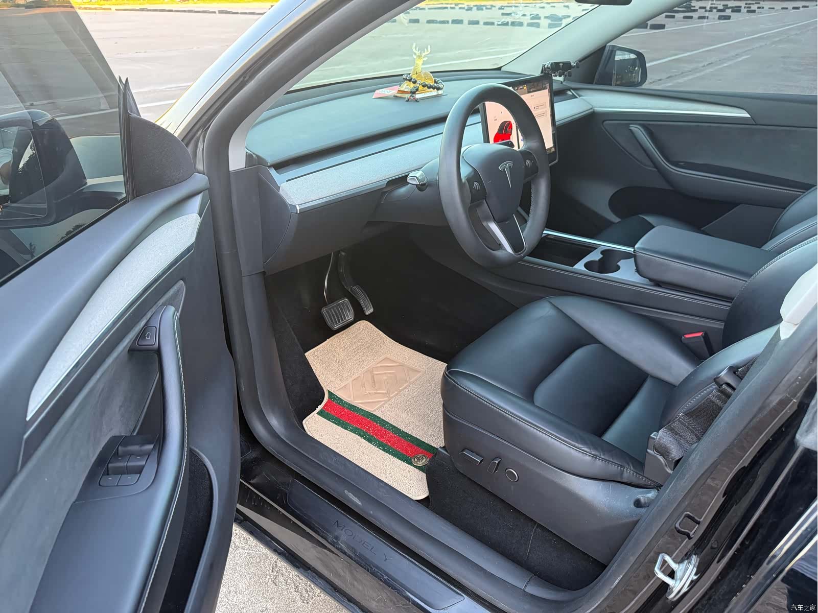 Tesla Model Y, 2023 4