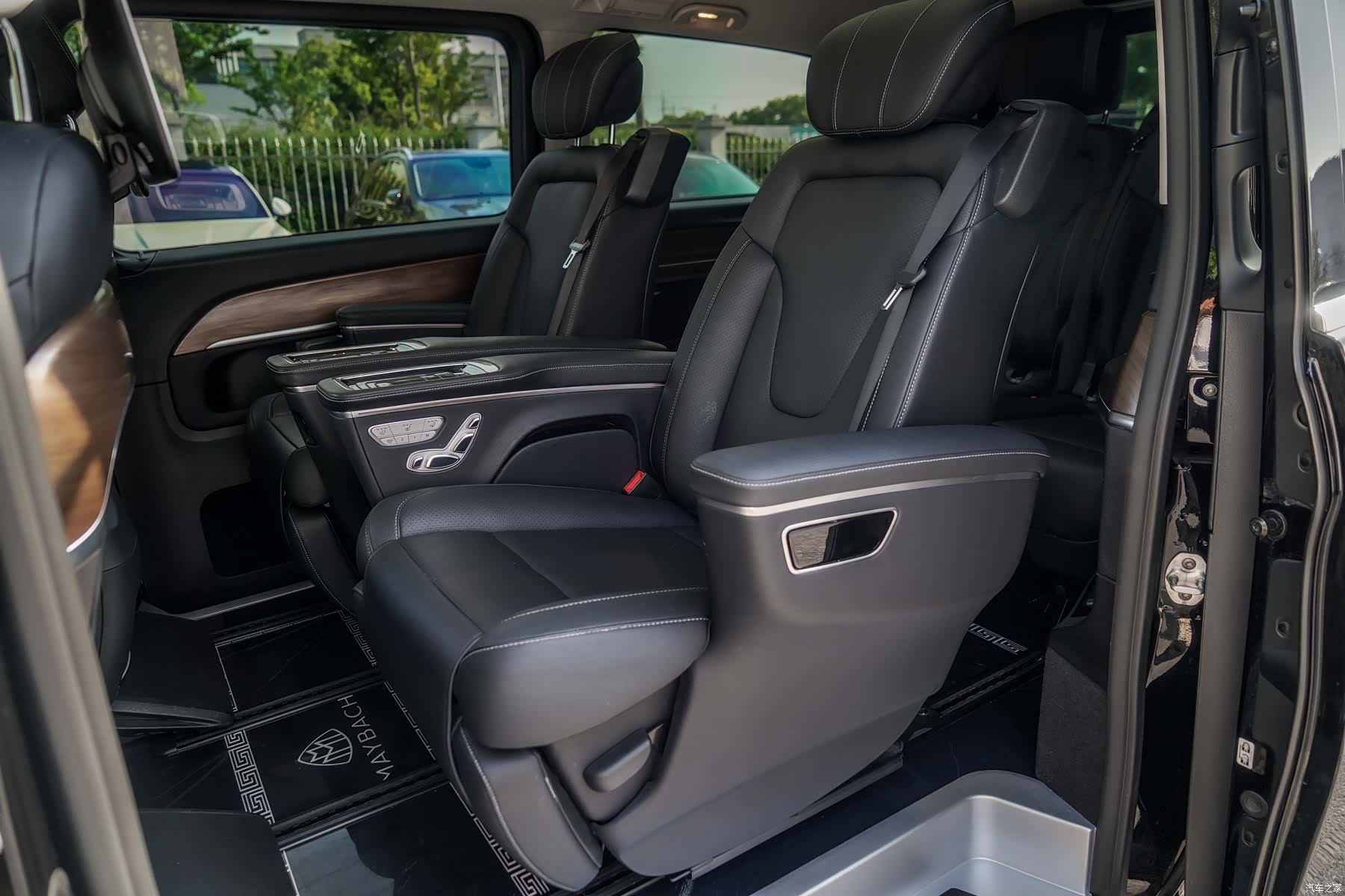 Mercedes-Benz V-Class, 2022 13