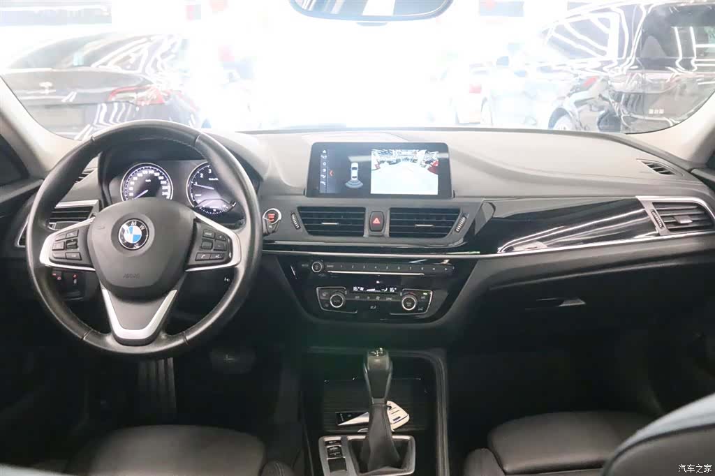 BMW 1 Series, 2018 все фото