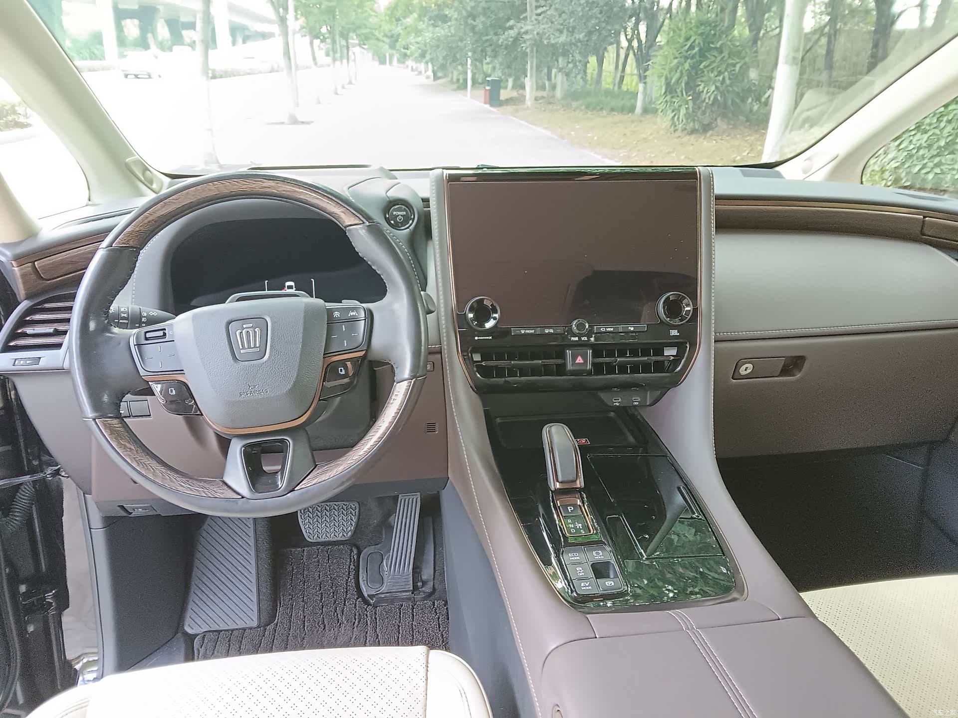 Toyota Vellfire, 2023 все фото