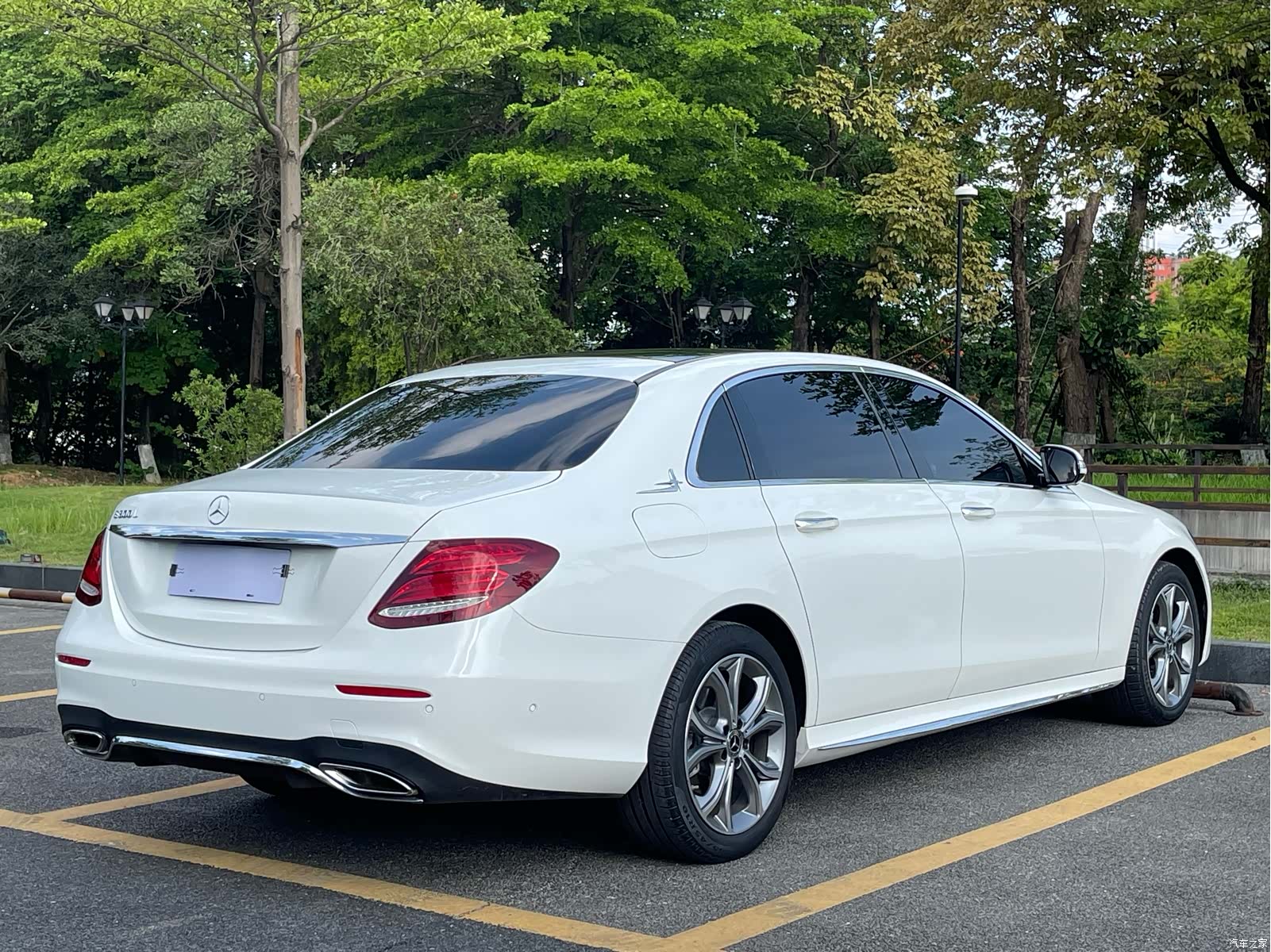 Mercedes-Benz E-Class, 2020 4