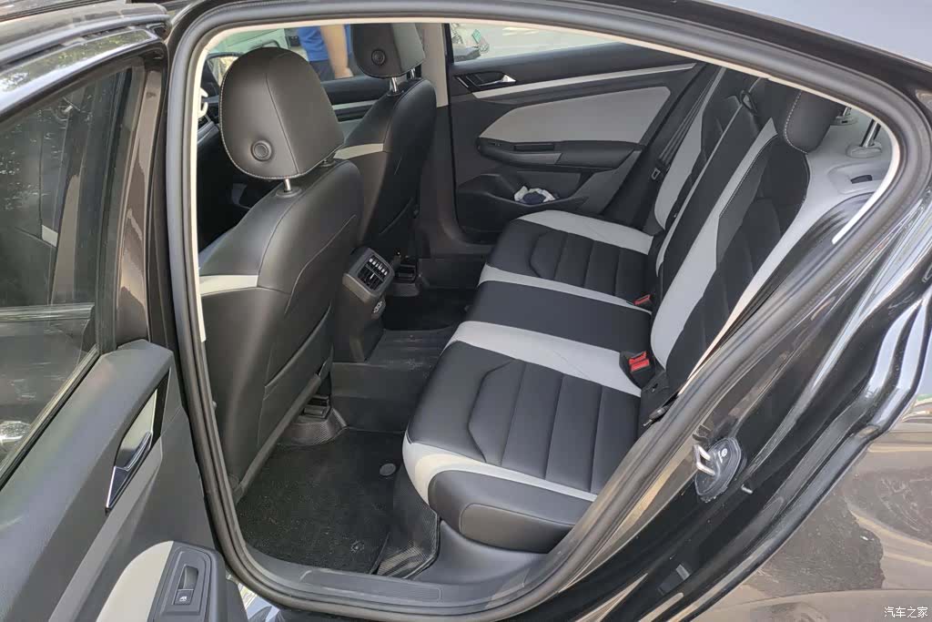 Volkswagen Bora, 2025 11