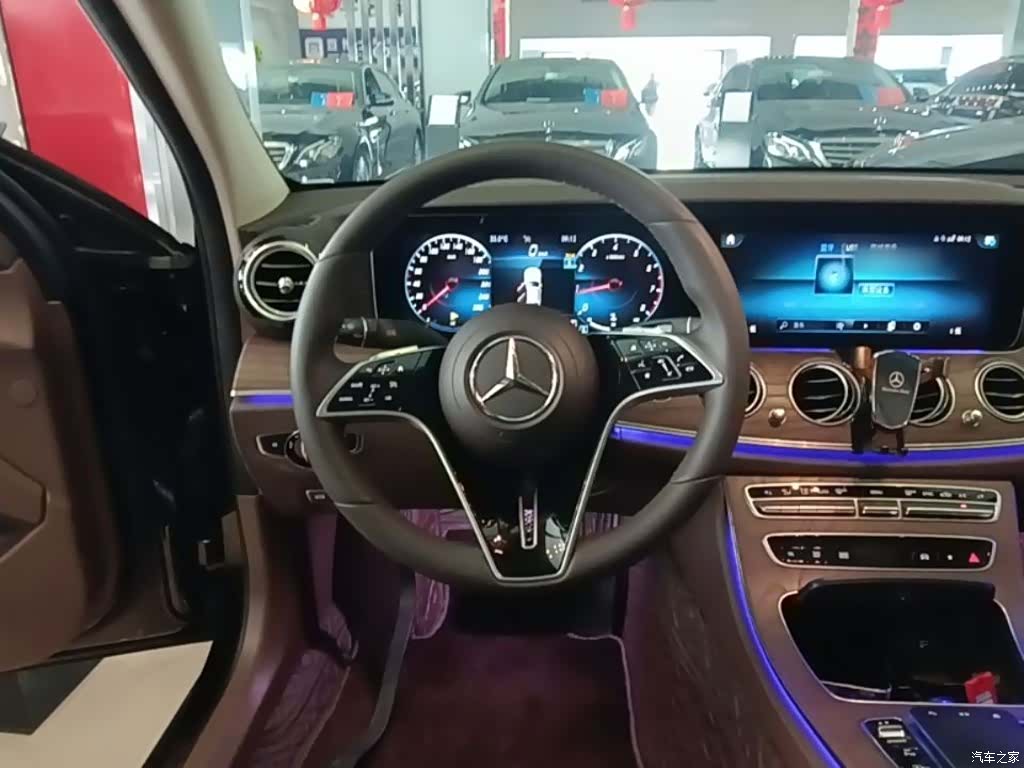 Mercedes-Benz E-Class, 2023 11