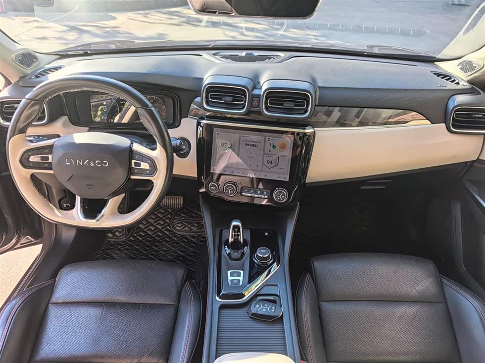 Lynk & Co 02