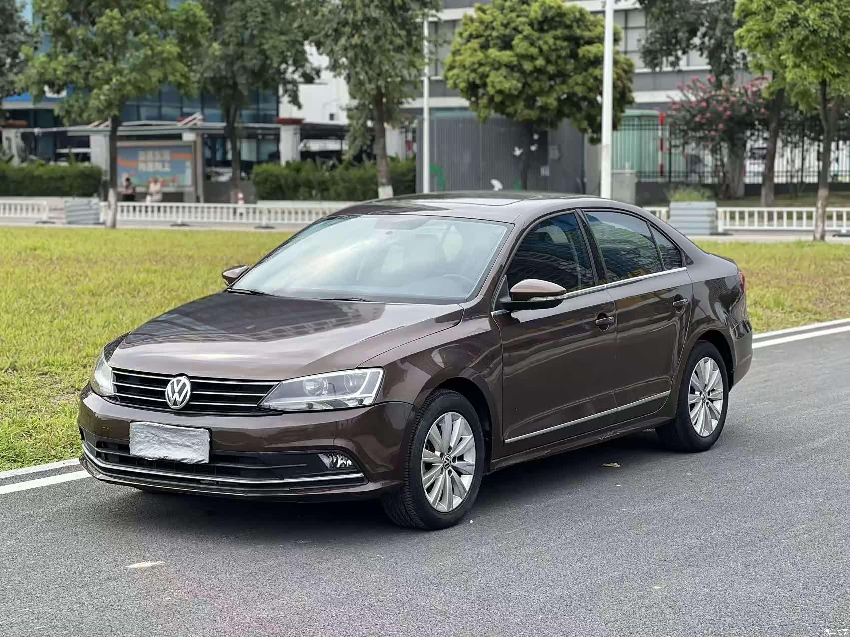 Volkswagen Sagitar, 2016 1