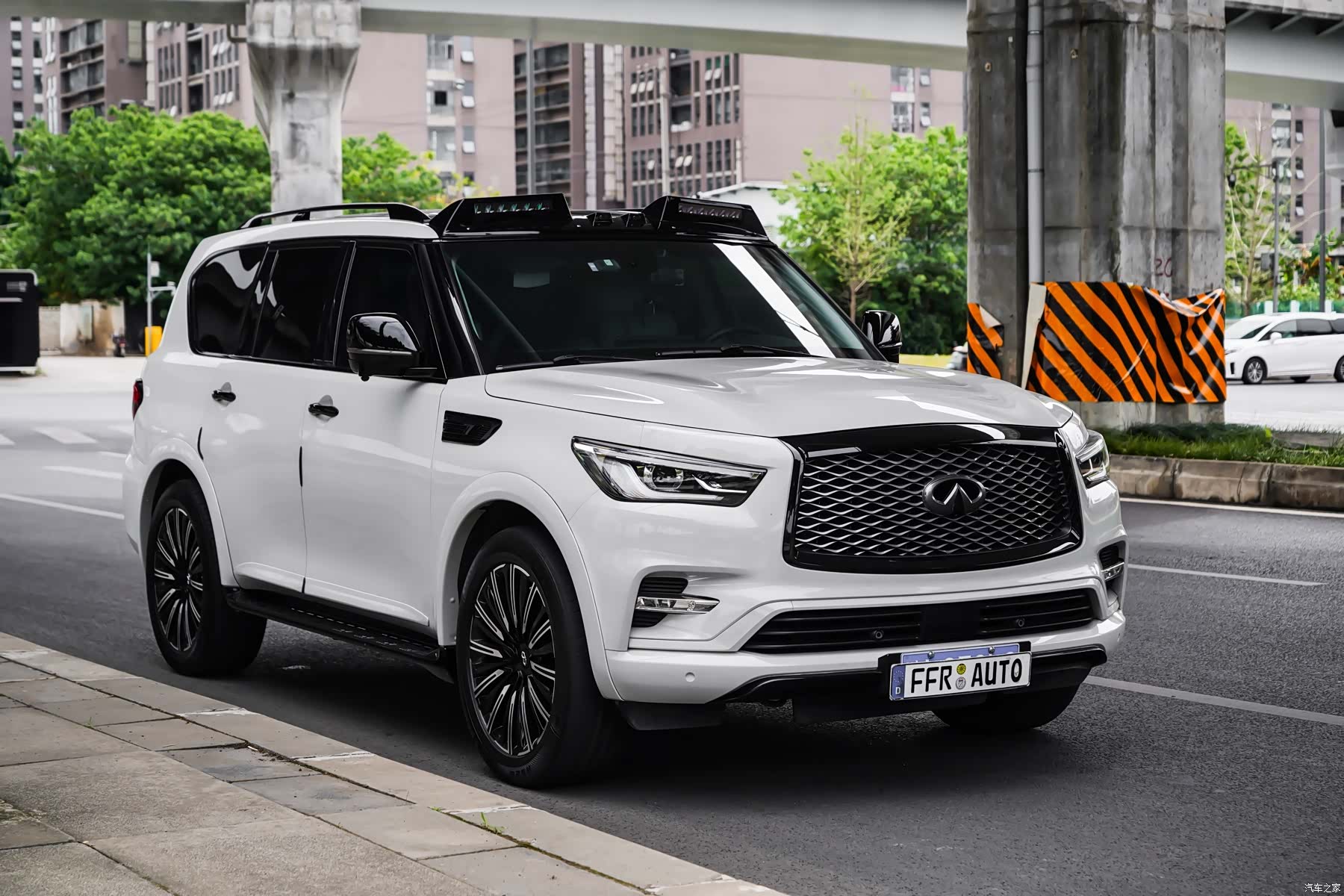 Infiniti QX80, 2016 15