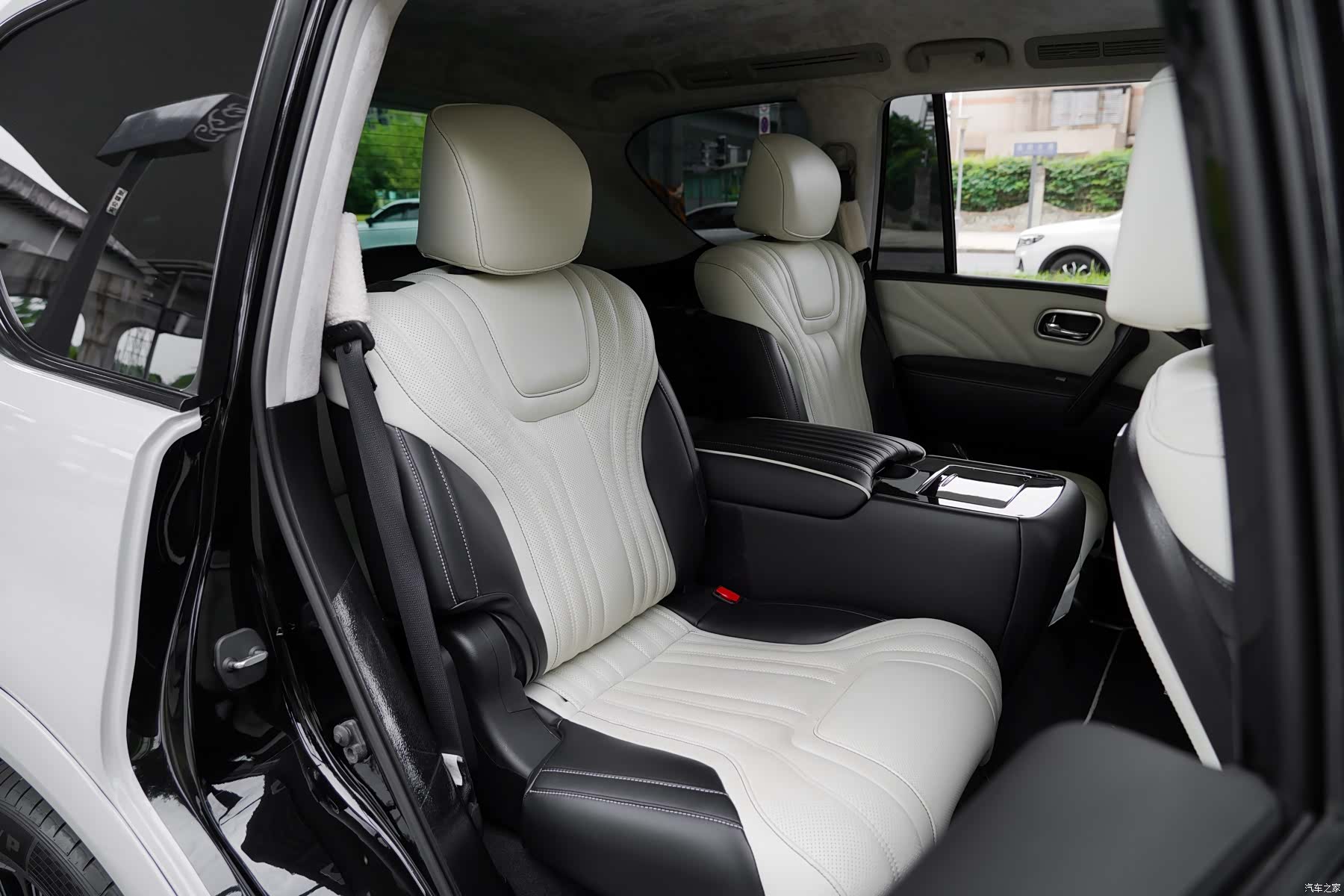 Infiniti QX80, 2016 10