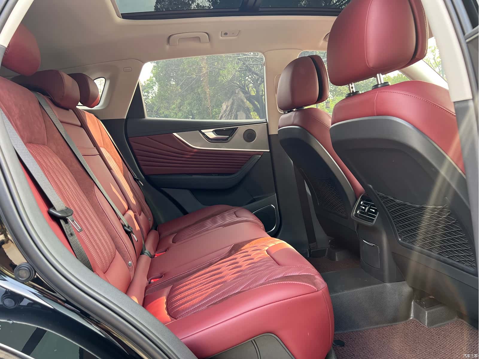 Hongqi HS5, 2024 12