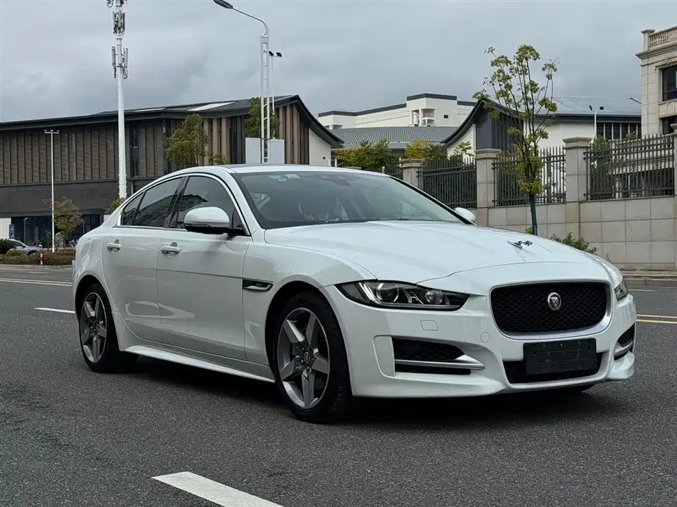 Jaguar XE