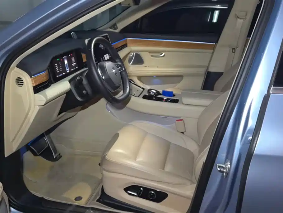 AITO Ask the world M5