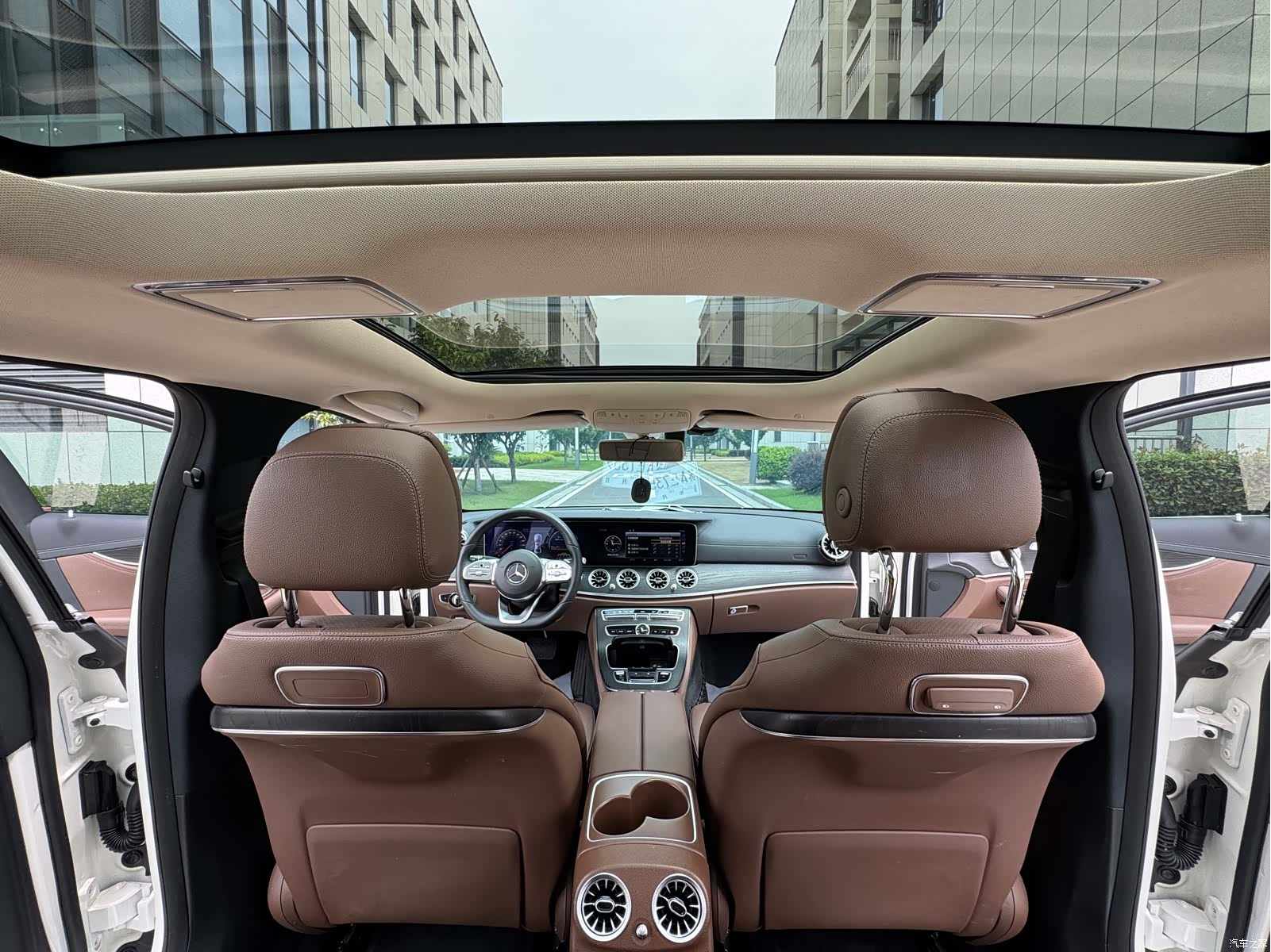 Mercedes-Benz E-Class, 2019 12