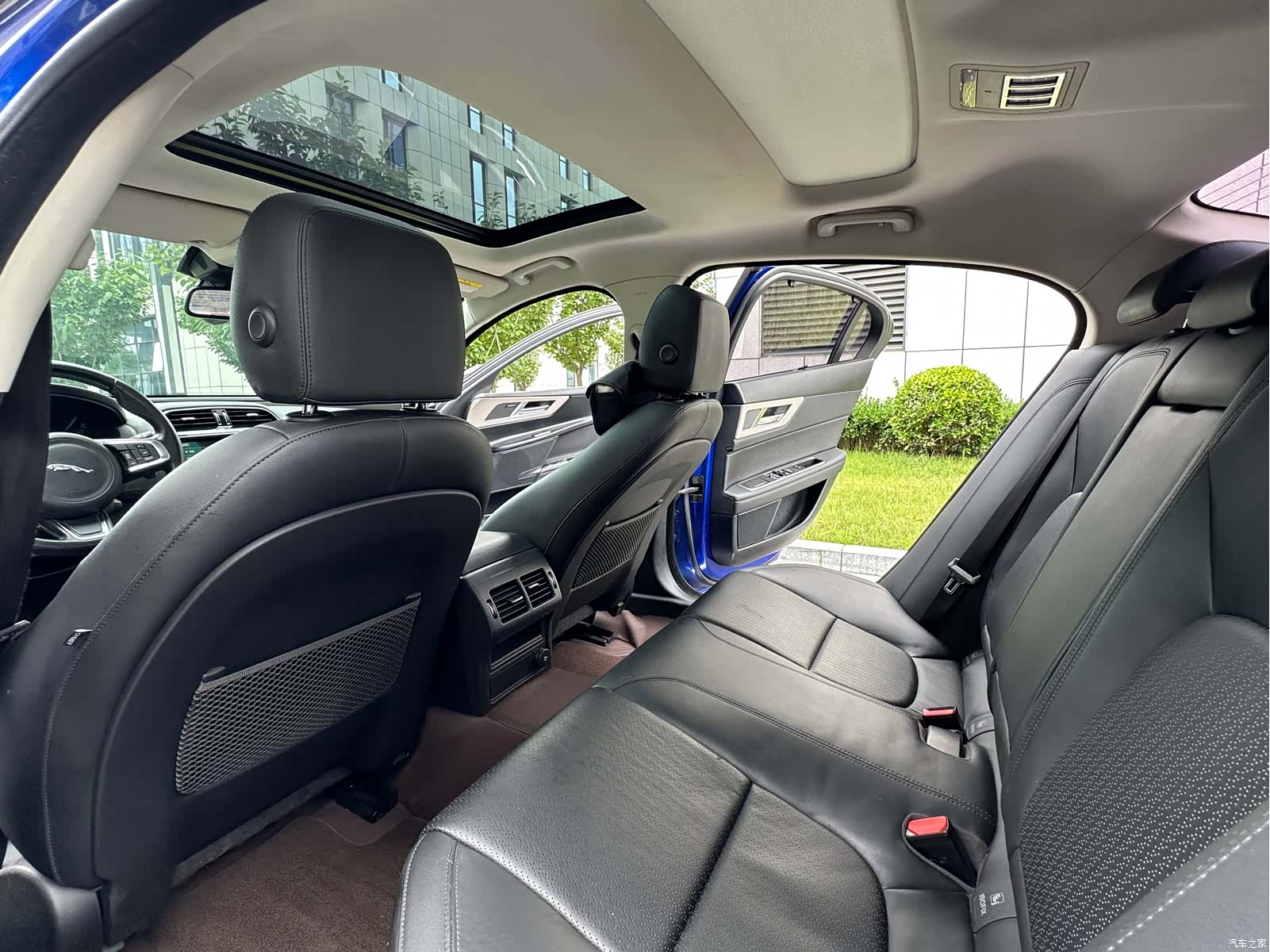Land Rover XEL, 2019 12