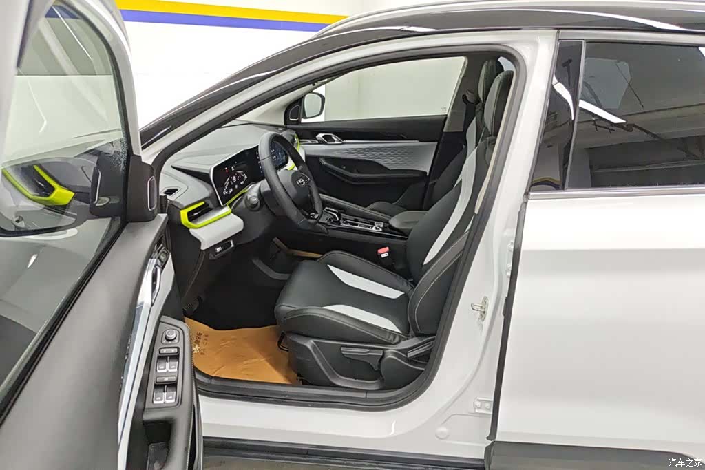 Geely Coolray, 2022 9