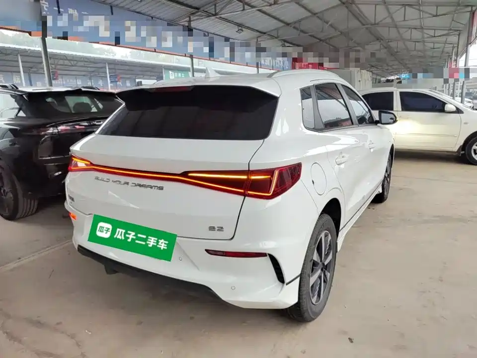 BYD e2
