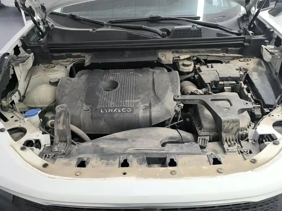Lynk & Co 01