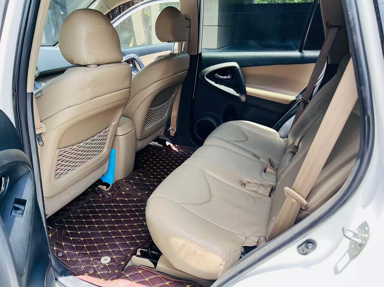 Toyota RAV4, 2013 7