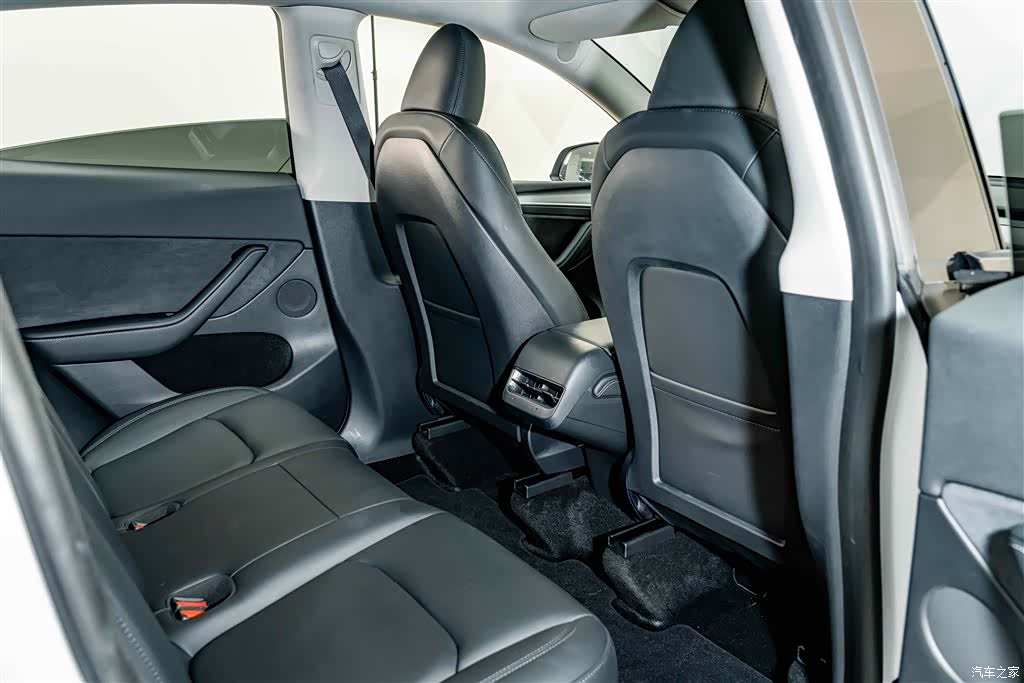 Tesla Model Y, 2024 23