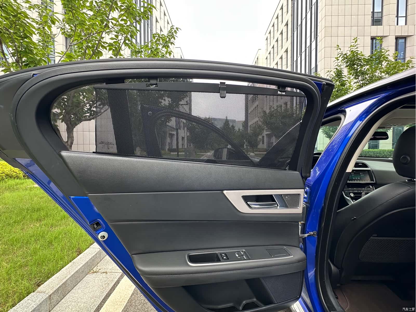 Land Rover XEL, 2019 11