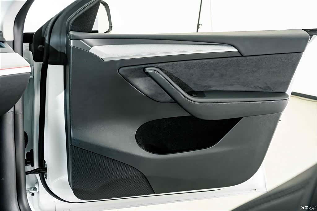Tesla Model Y, 2024 17