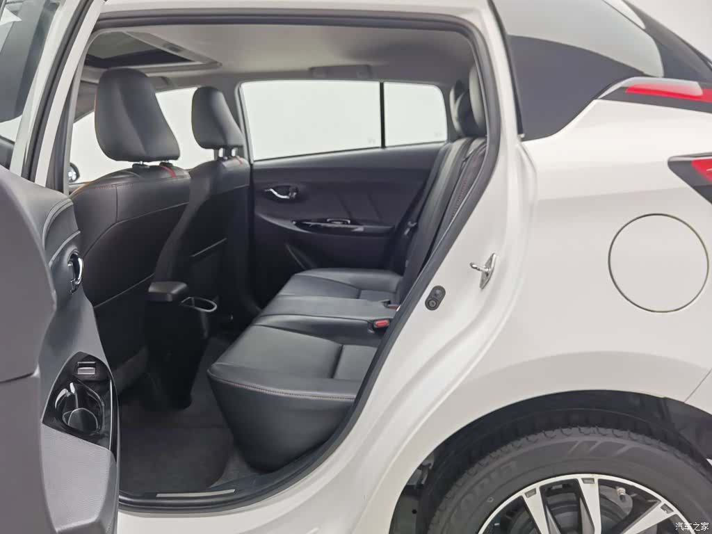 Toyota YARiS L, 2021 15