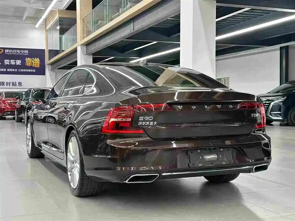 Volvo S90