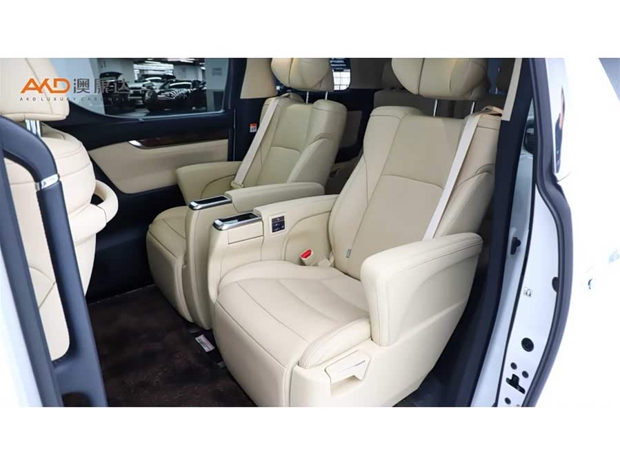 Toyota Alphard 2023, фото 7