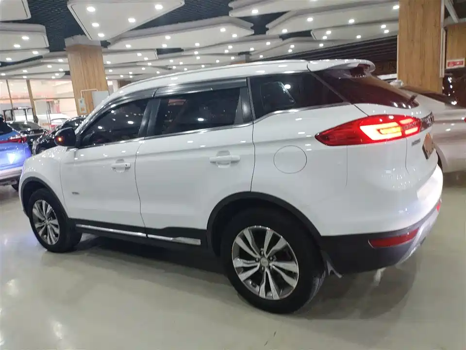 Geely Atlas