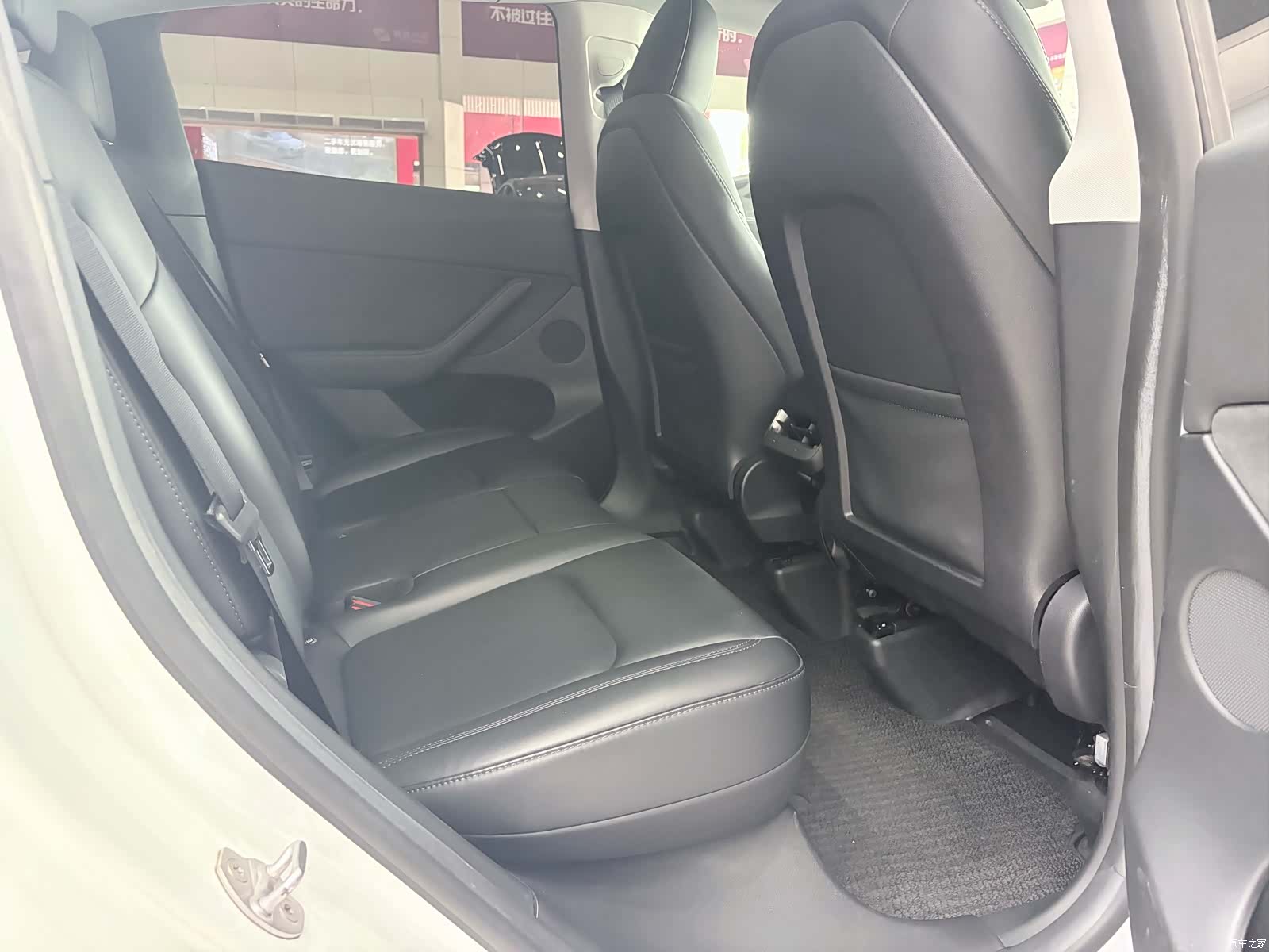 Tesla Model Y, 2023 15