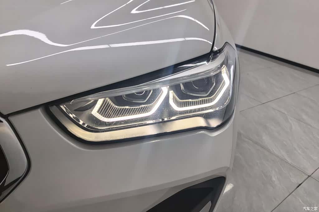 BMW X1, 2022 все фото