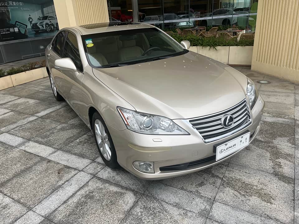 Lexus ES