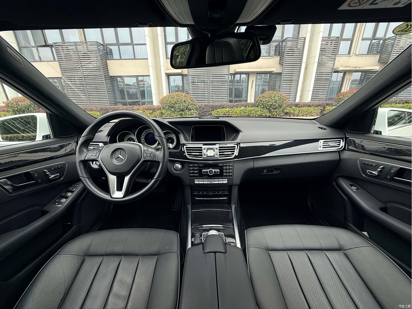 Mercedes-Benz E-Class, 2015 25