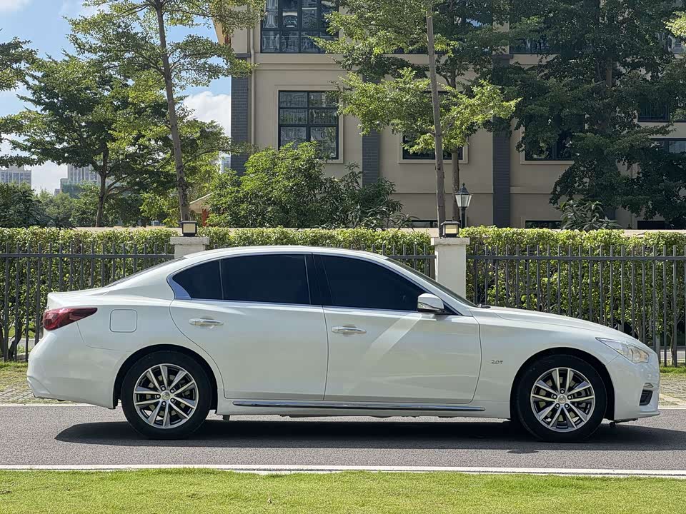 Infiniti Q50L
