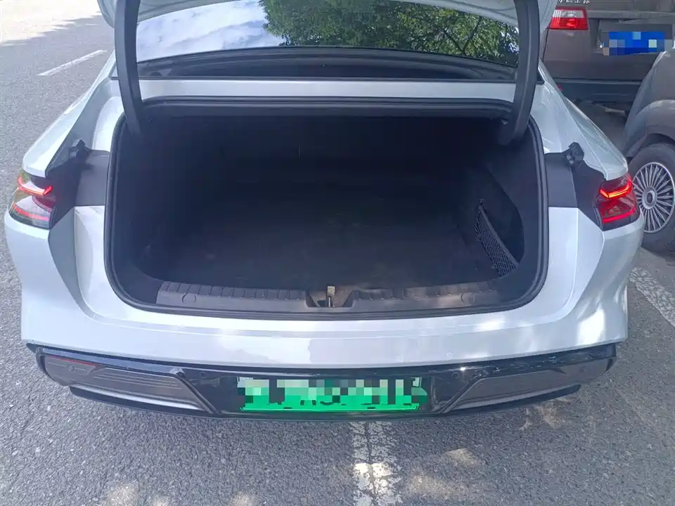 Geely Galaxy Galaxy E8