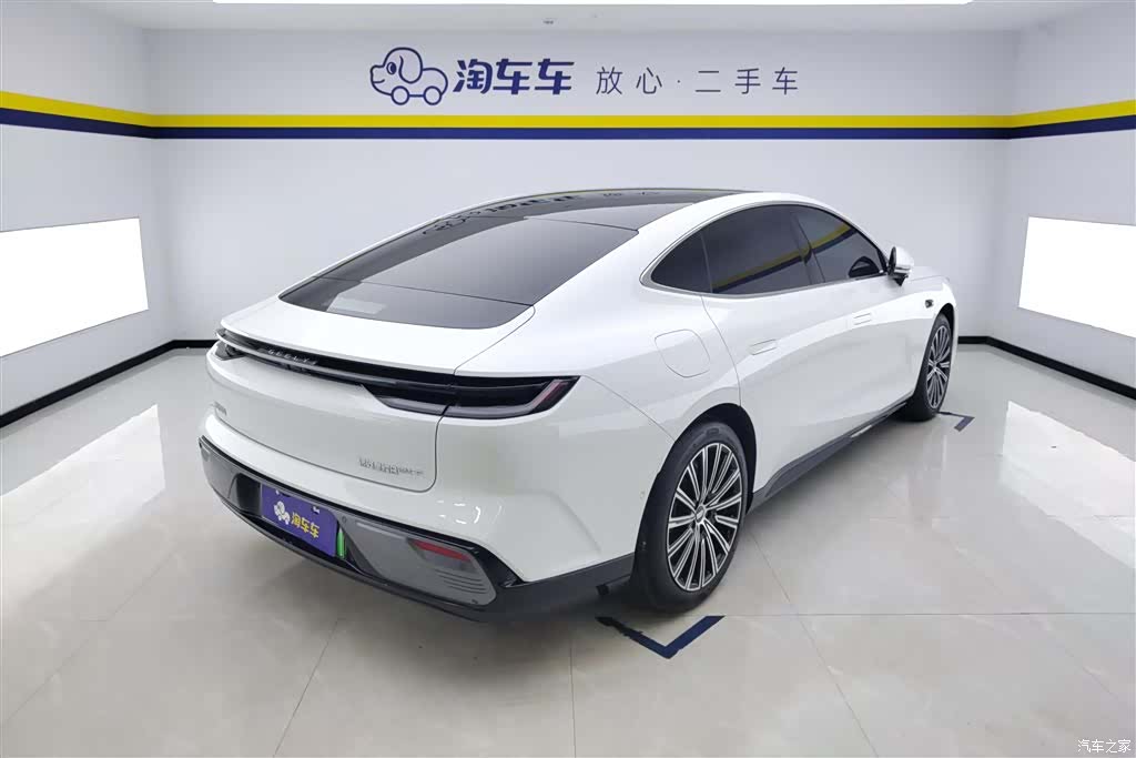 Geely 8, 2025 3